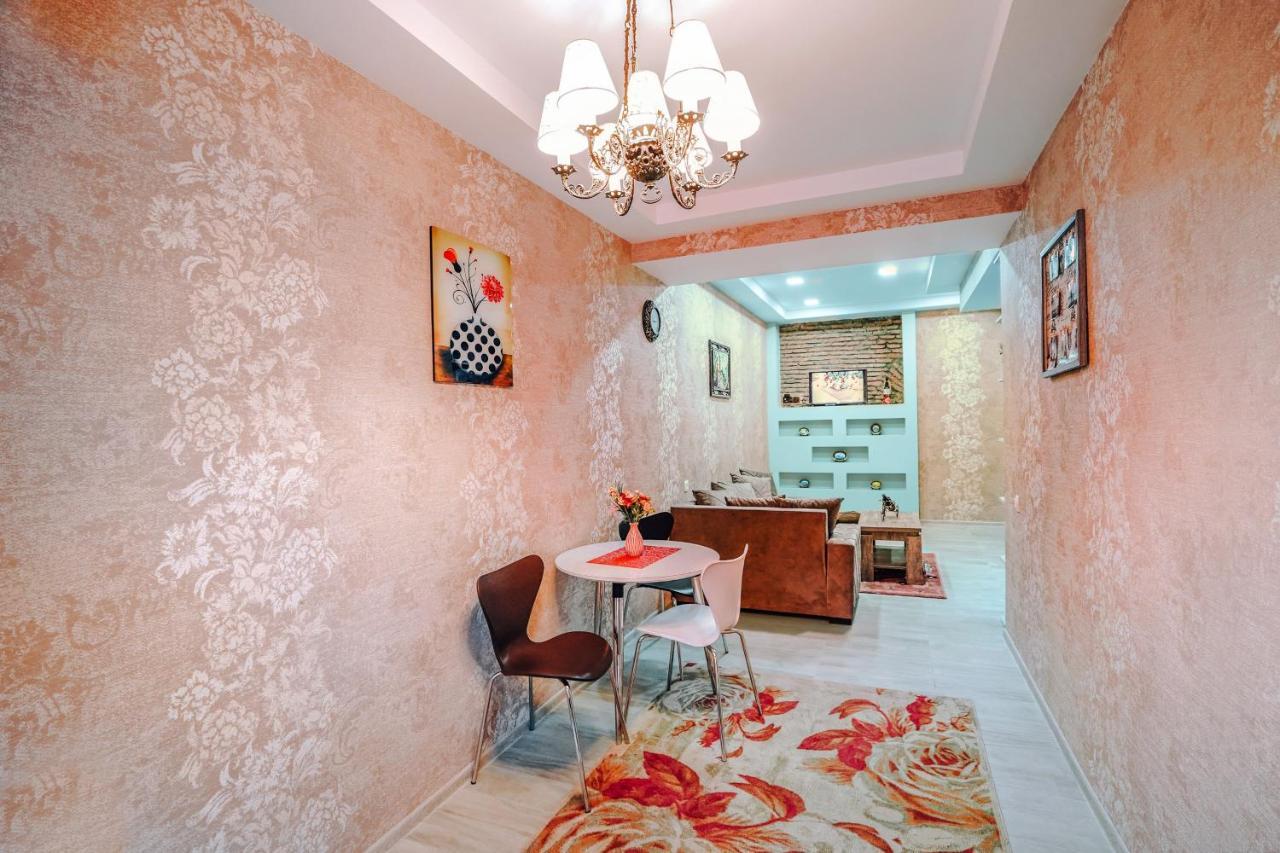 Appartement Second House Rustaveli à Tbilissi Extérieur photo